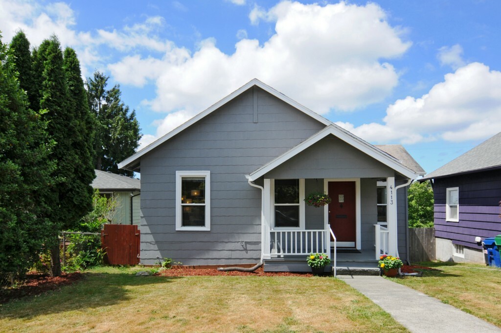 Property Photo:  4113 12th Ave S  WA 98108 