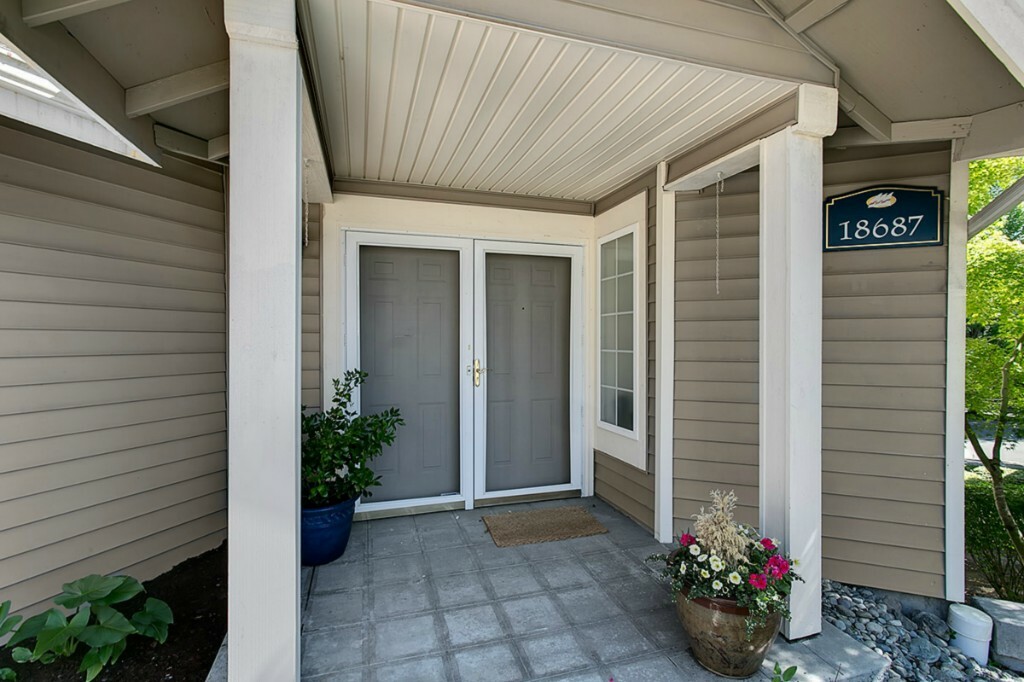 Property Photo:  18687 NE 56th Ct  WA 98052 