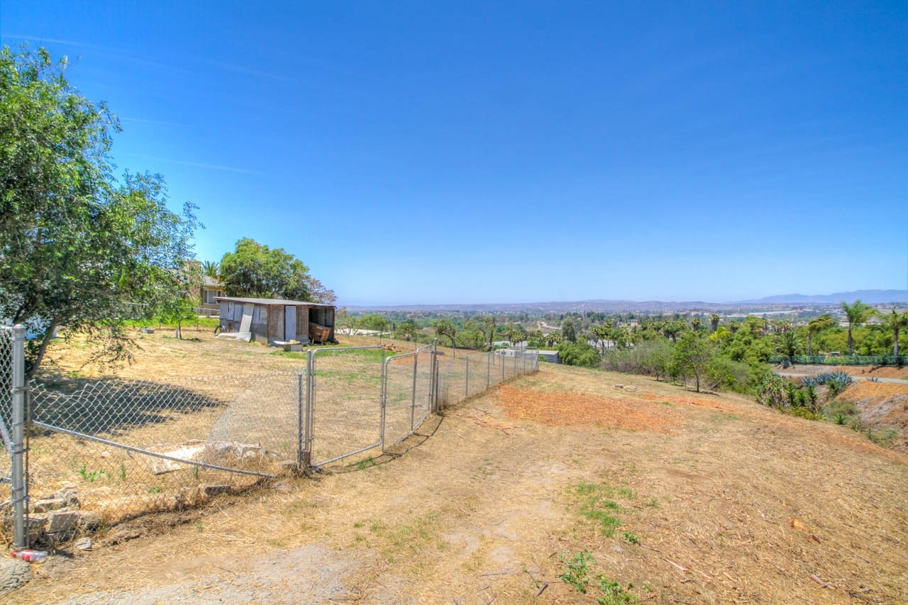 Property Photo: 2414 Glenview Ln CA 92084
