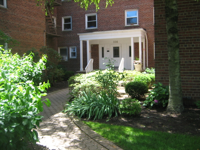 Property Photo: 326 Bridge Plz N, 4C NJ 07024