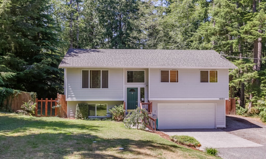 Property Photo:  1664 Spruce Ridge Dr  WA 98282 