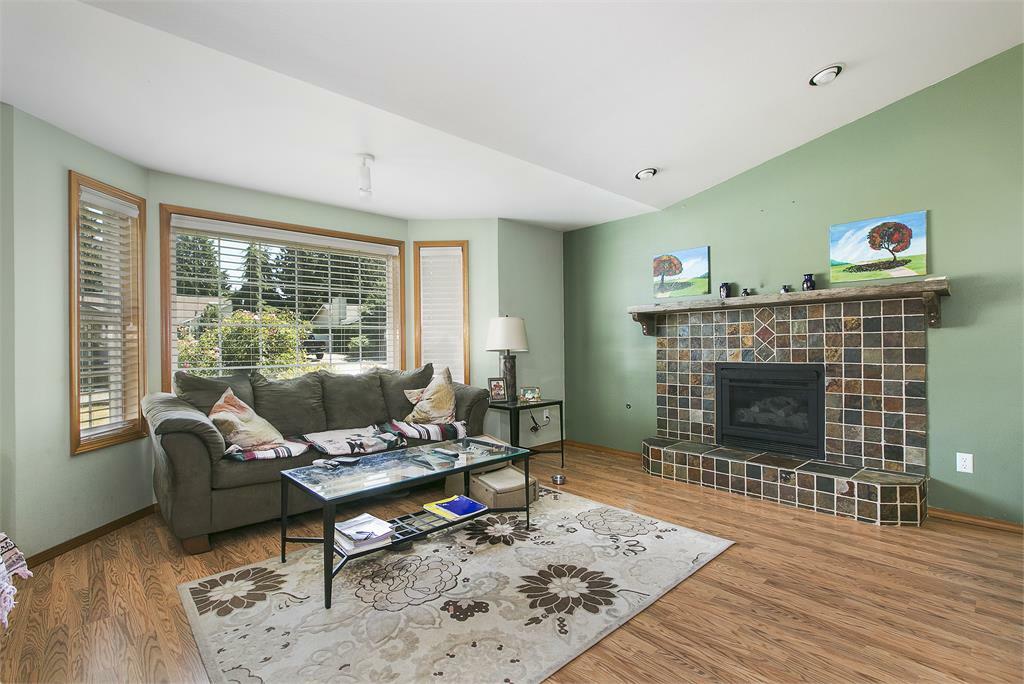 Property Photo:  417 S 29th Place  WA 98274 