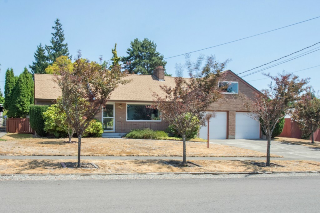 Property Photo:  815 S Winnifred St  WA 98465 
