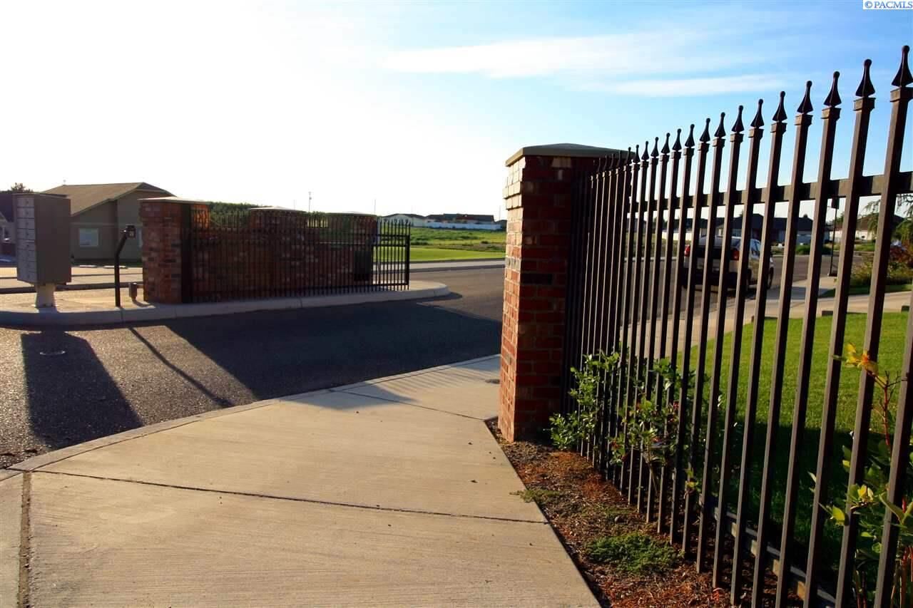 Property Photo: 406 Sherilyn Ct WA 98930