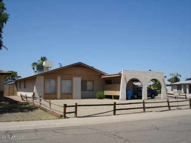 Property Photo: 3828 W Country Gables Drive AZ 85053