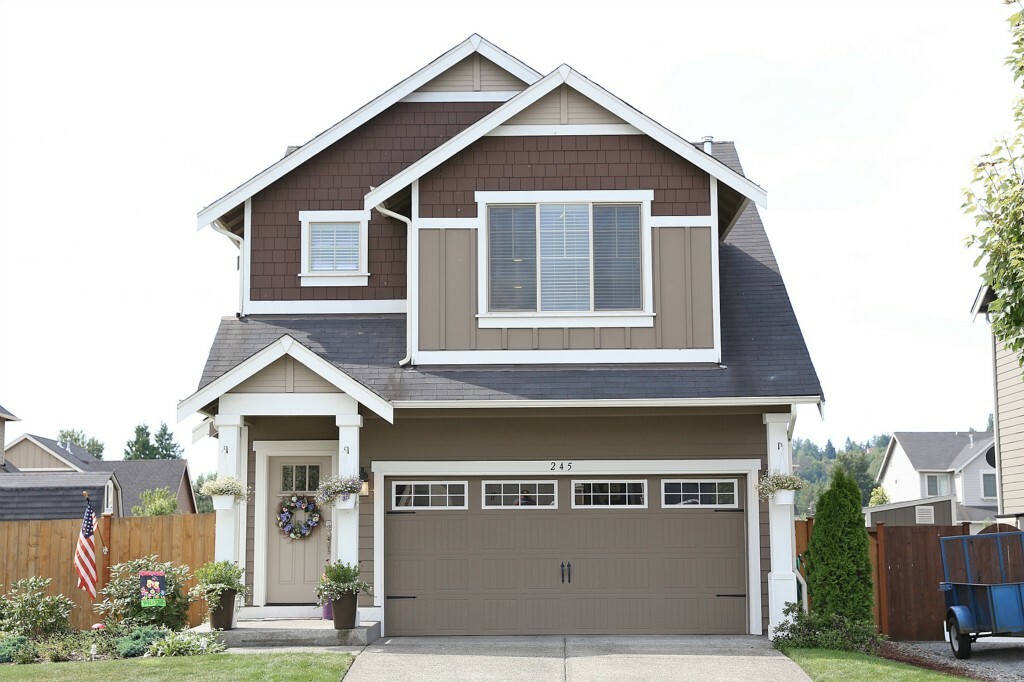Property Photo: 245 Otter Dr WA 98047