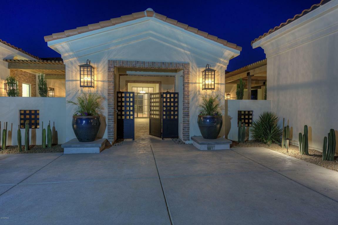 Property Photo: 9821 N 60th Place AZ 85253