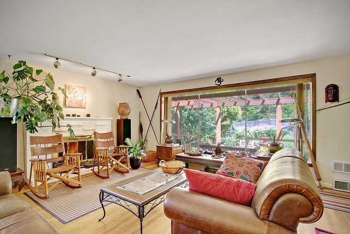 Property Photo: 4515 W Emerson St WA 98199