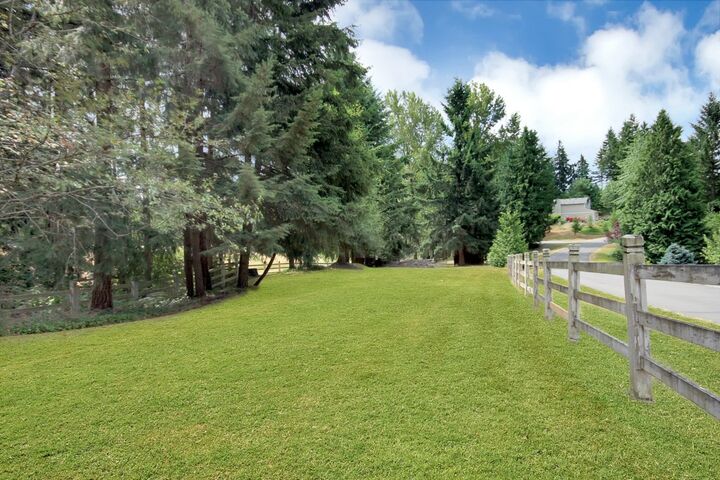 Property Photo:  11115 195th Ave E  WA 98391 