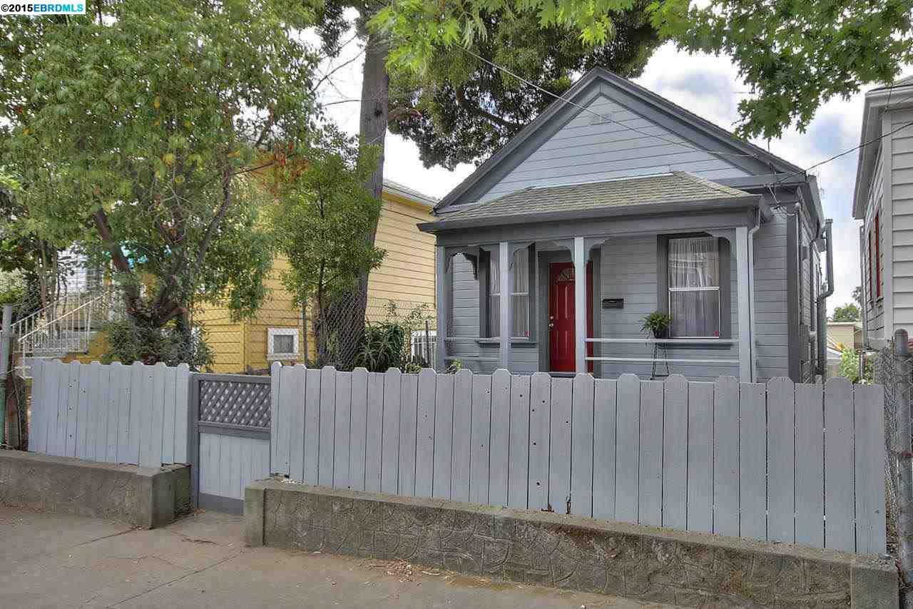 Property Photo:  2025 E 22nd Street  CA 94606 