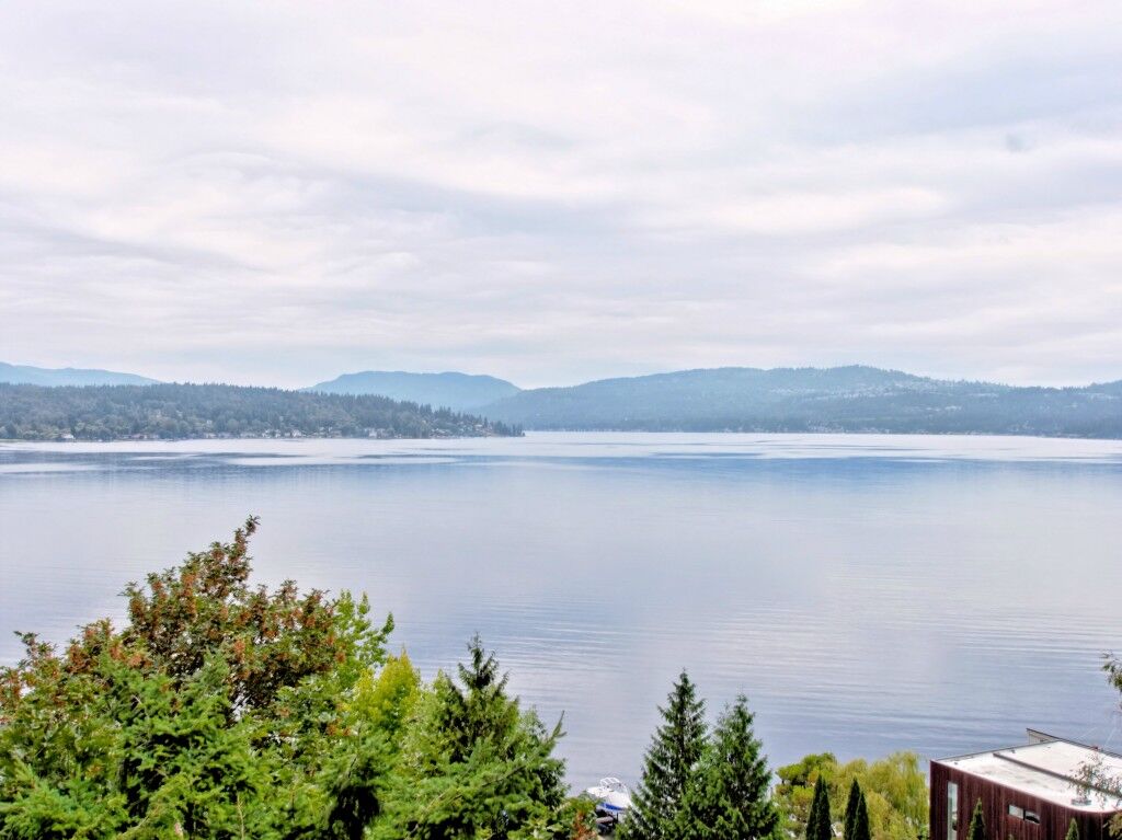 Property Photo:  1074 W Lake Sammamish Parkway NE  WA 98008 