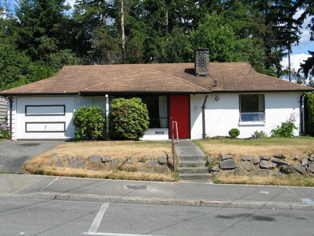 Property Photo:  23305 56 Ave W  WA 98043 