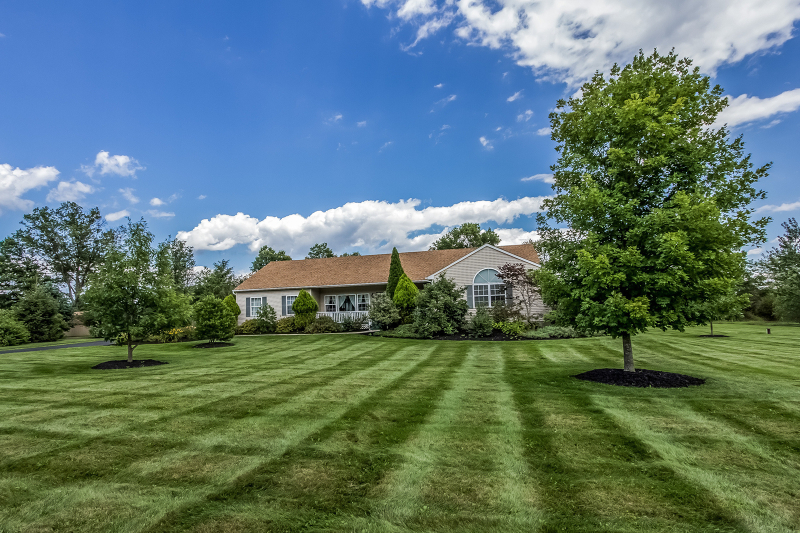 Property Photo:  6 Wagon Wheel Dr  NJ 08825 