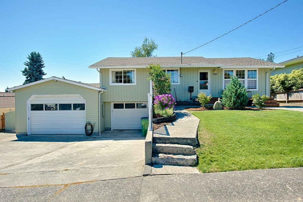 Property Photo:  1907 23rd St  WA 98221 