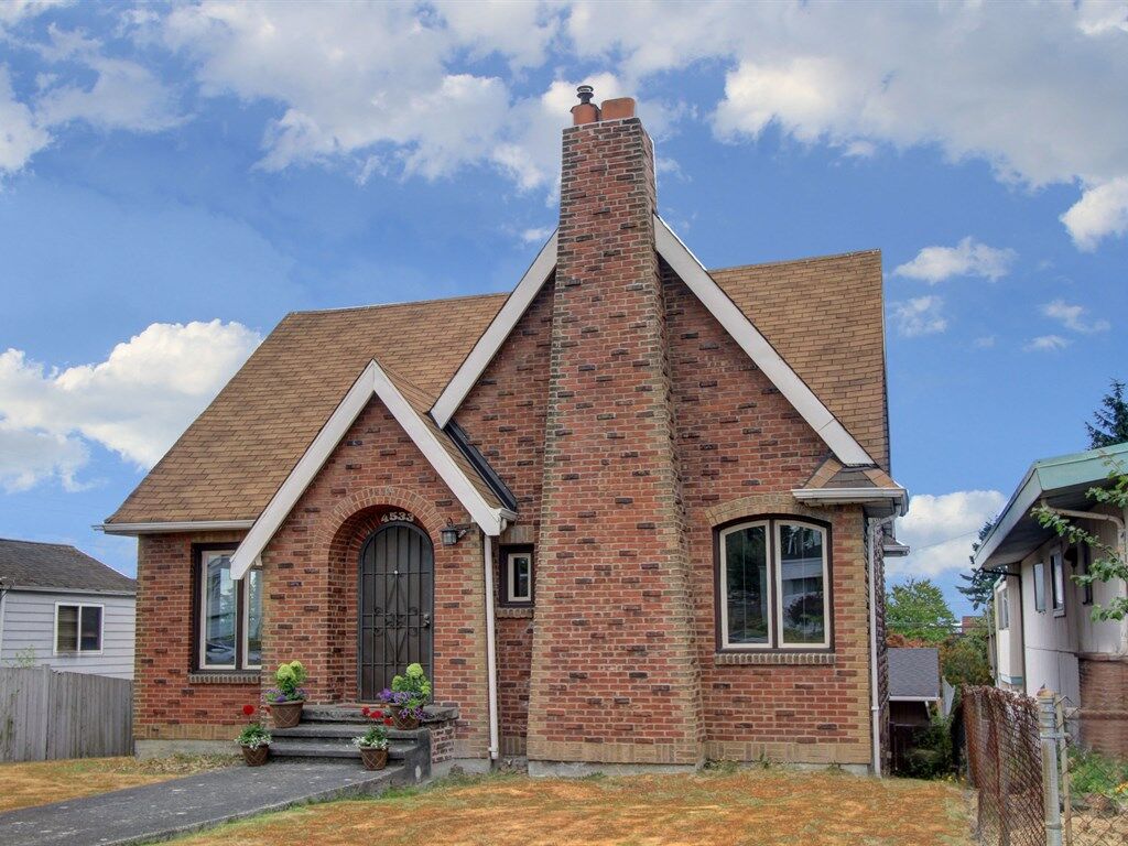 Property Photo: 4533 15th Ave S WA 98108