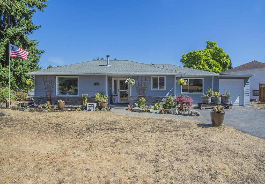 Property Photo: 604 S 198th St WA 98148