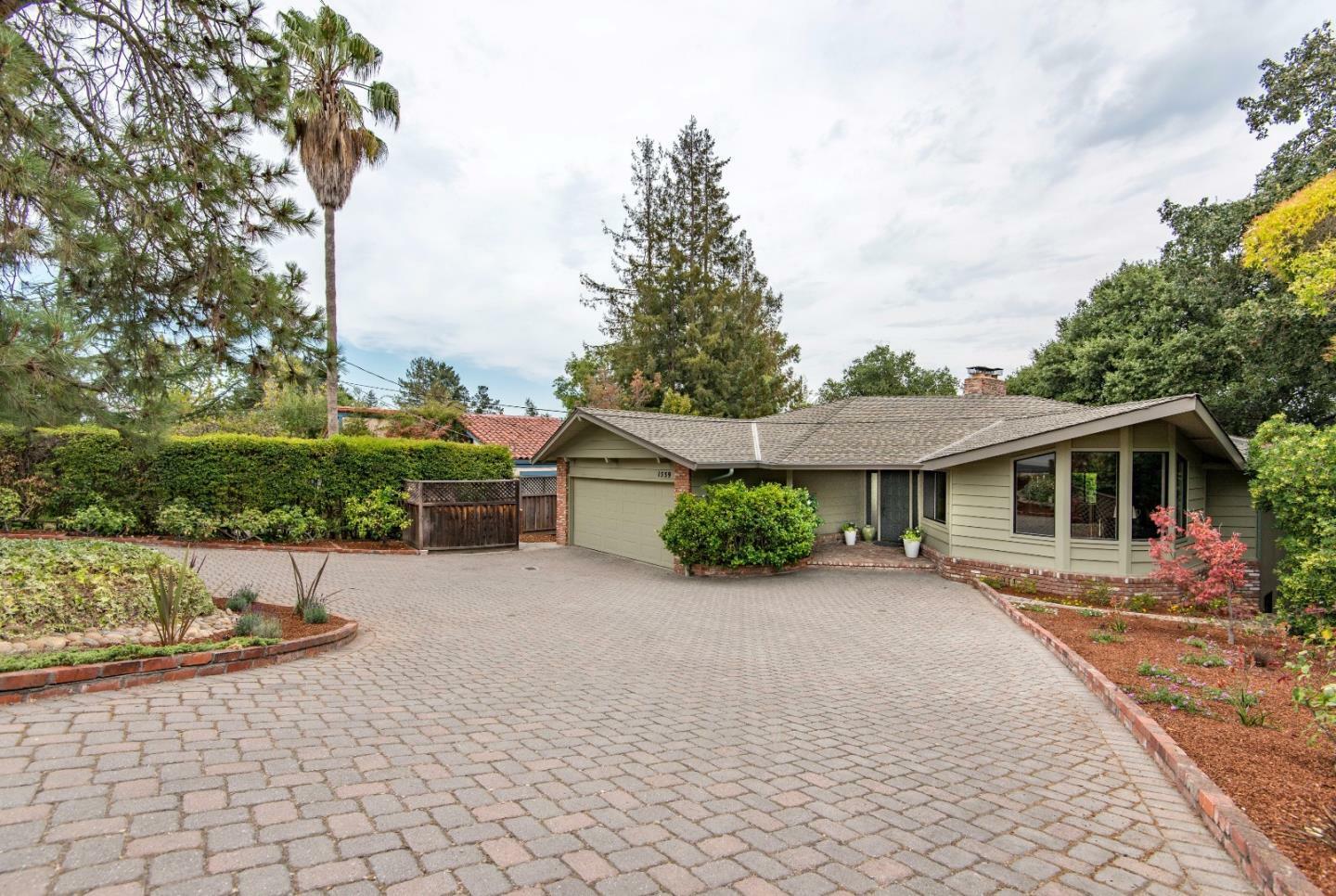 Property Photo:  1539 Country Club Drive  CA 94024 