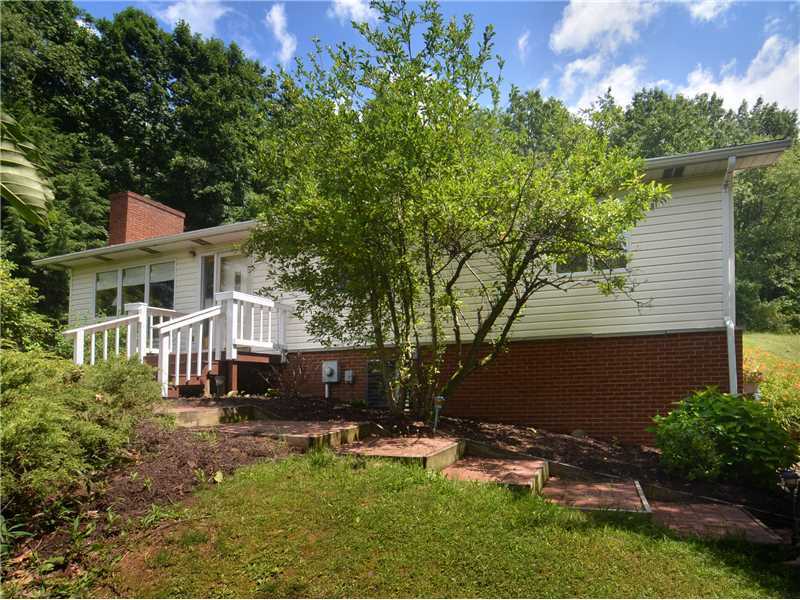 Property Photo: 1485/1487 Crestview PA 15613