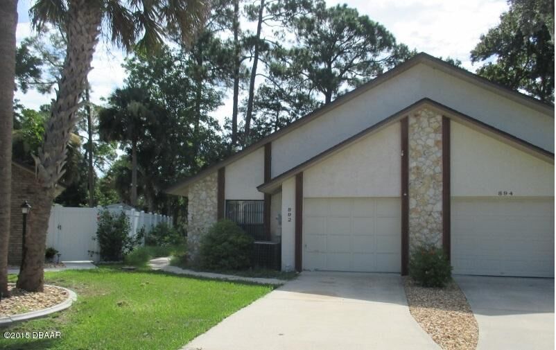Property Photo: 892 Stonybrook Circle FL 32127