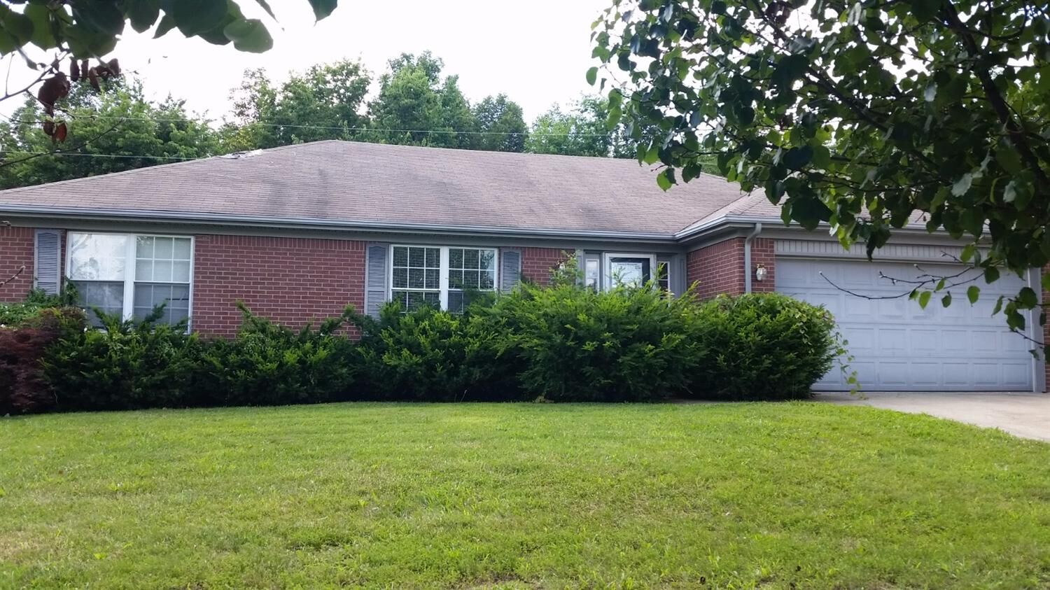 Property Photo:  1008 J D Circle  KY 40403 
