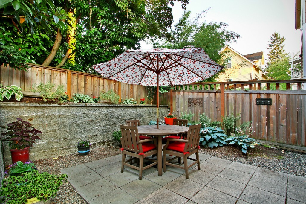 Property Photo: 3810 Ashworth Ave N WA 98103