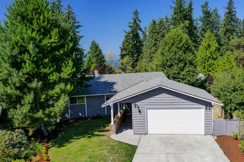 Property Photo:  17425 69th Place W  WA 98026 