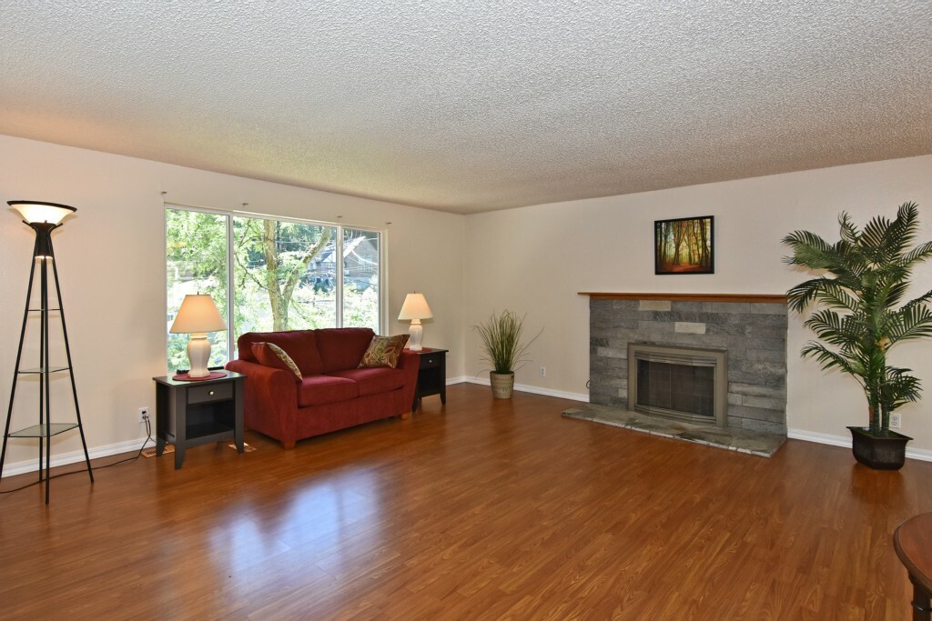 Property Photo:  4020 NE 197th St  WA 98155 