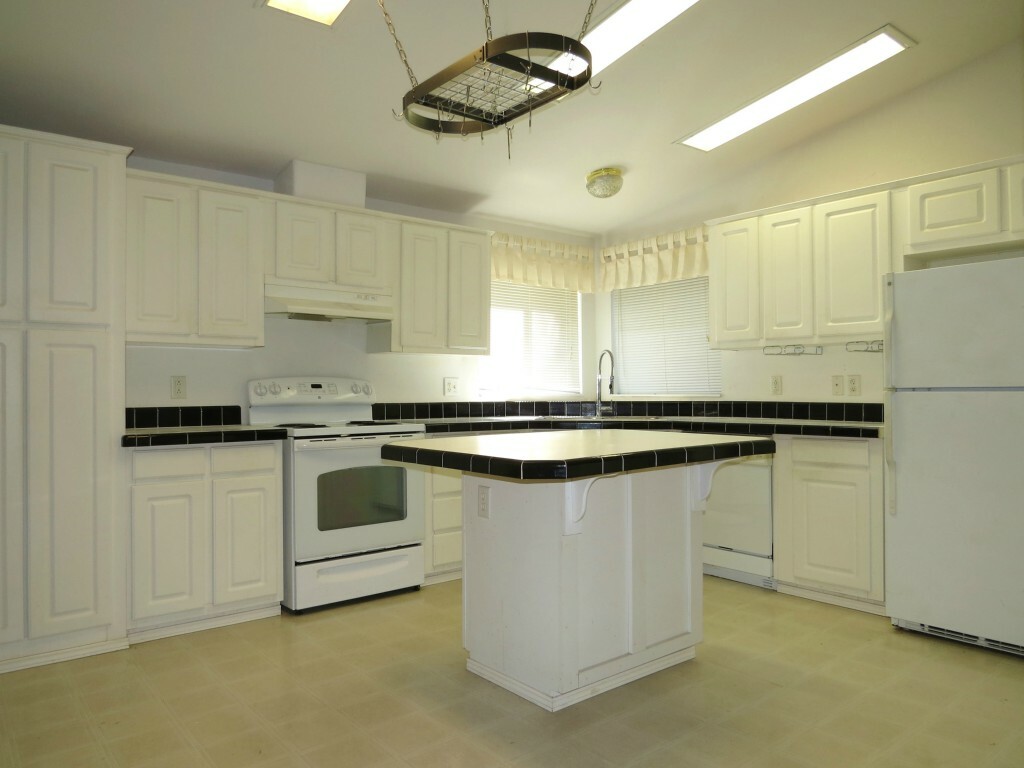Property Photo:  661 N Schoolhouse Hill Rd  WA 98548 