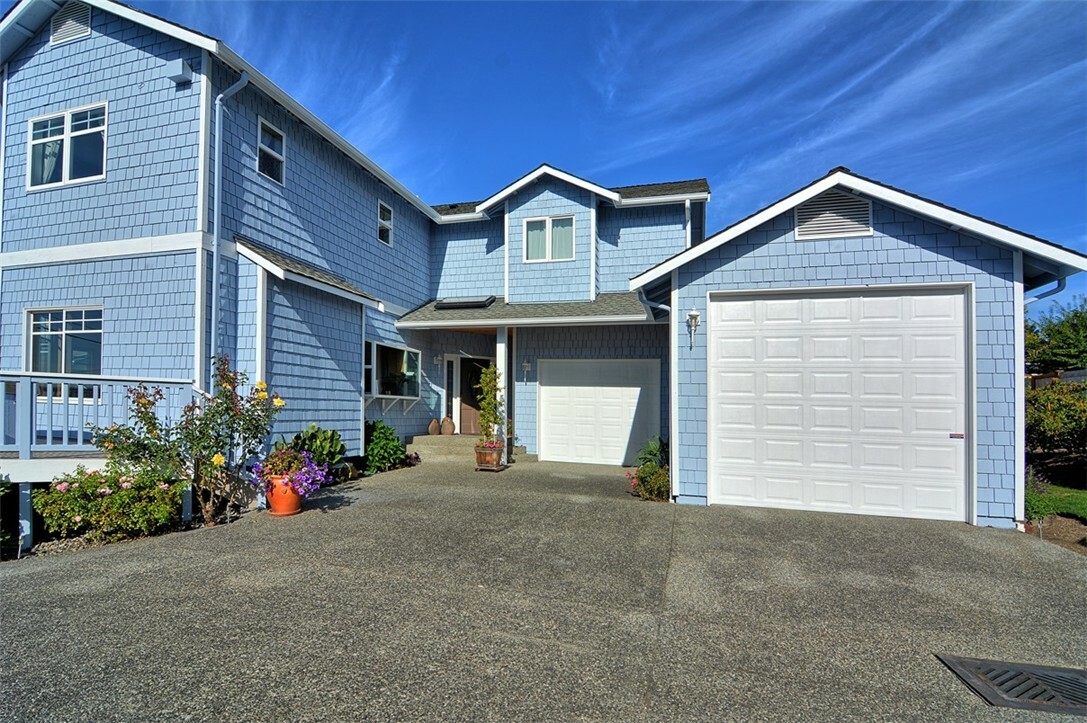 Property Photo:  943 2nd St  WA 98275 