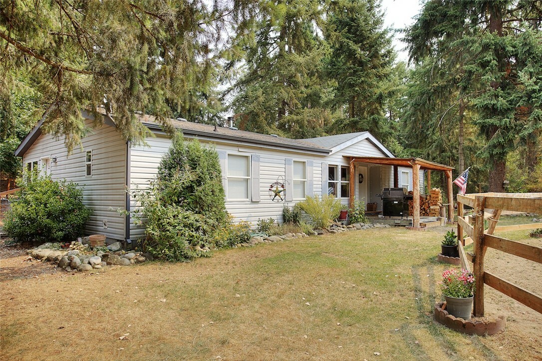 Property Photo:  32009 67th Ave S  WA 98580 