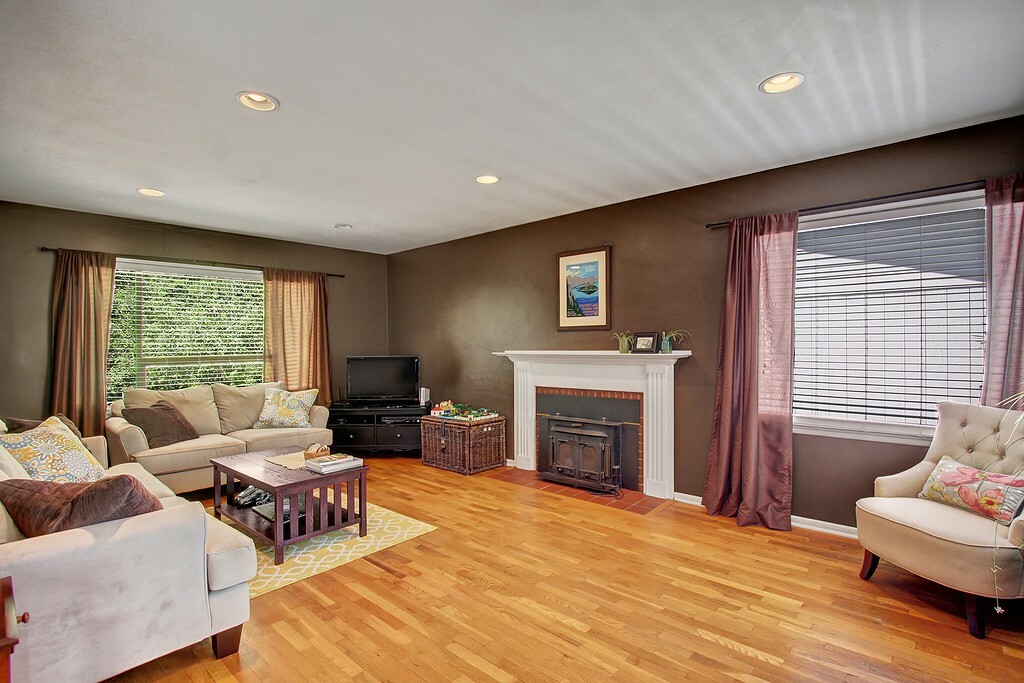 Property Photo:  2316 NE 102nd St  WA 98125 