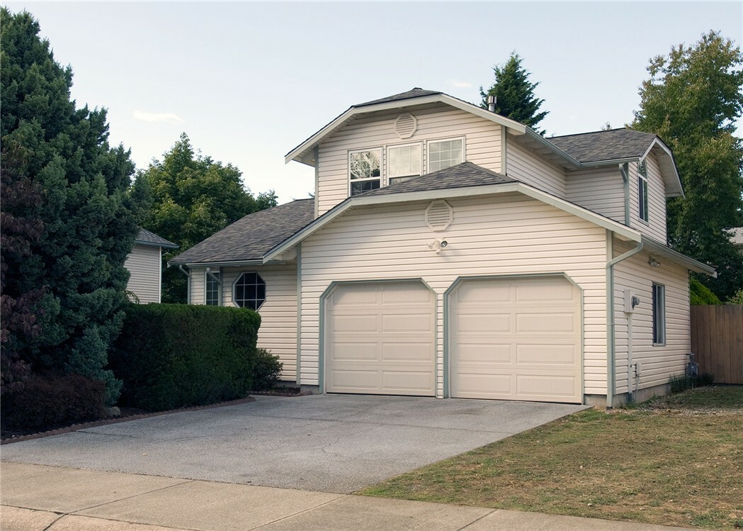 Property Photo:  11320 SE 219th Place  WA 98031 