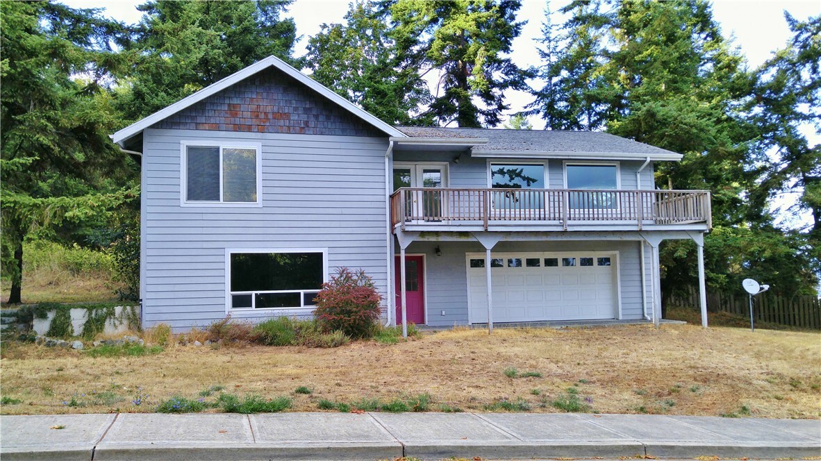 Property Photo:  610 Hillcrest Place  WA 98250 