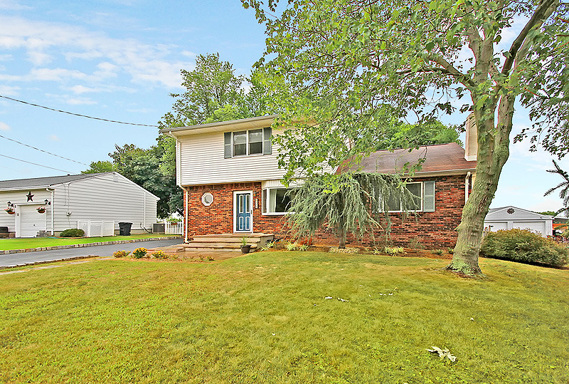 Property Photo: 118 Crestwood Ave NJ 08876