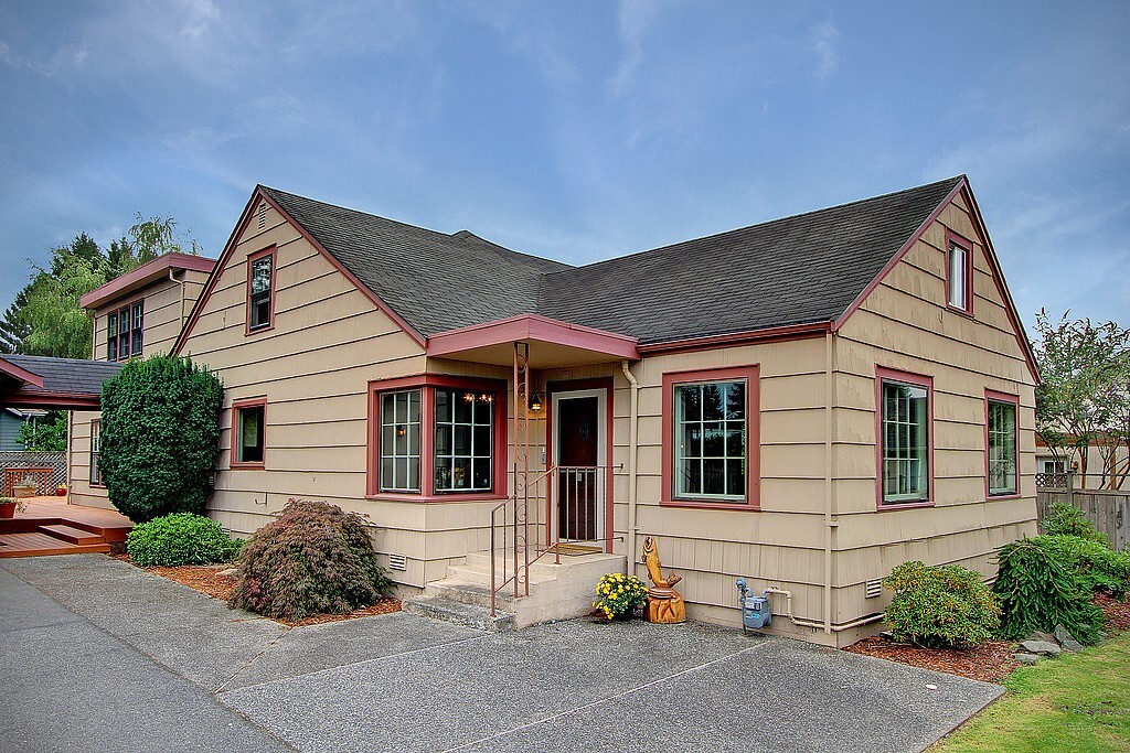 Property Photo: 1715 Pine Ave WA 98290
