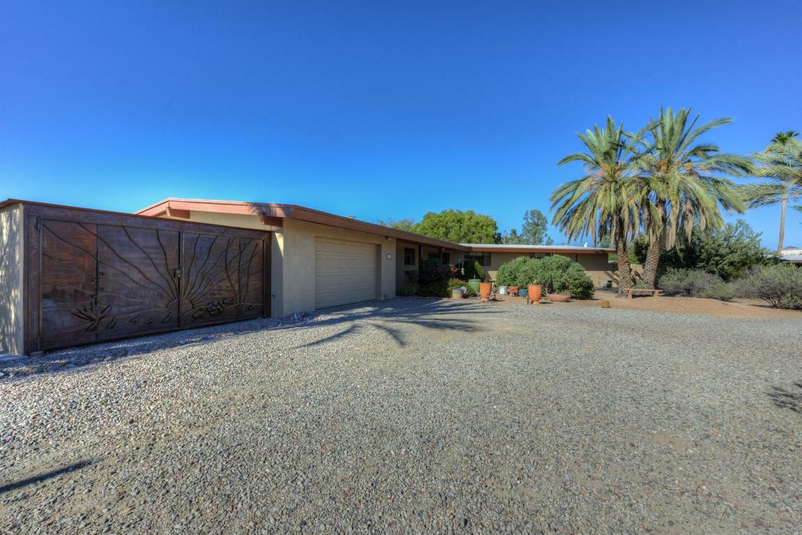 Property Photo: 4626 E Clinton Street AZ 85028