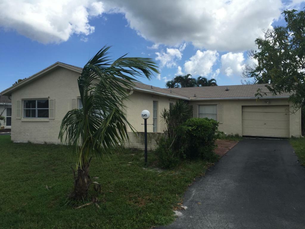 Property Photo:  7345 Pine Forest Circle  FL 33467 