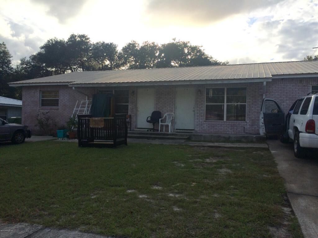 Property Photo: 216-218 Mimosa Drive FL 32177