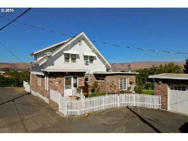 Property Photo: 622 W 7th Pl OR 97058