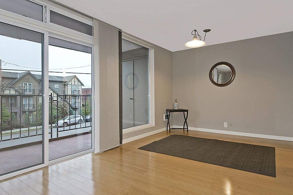 Property Photo:  500 W Olympic Place 101  WA 98119 