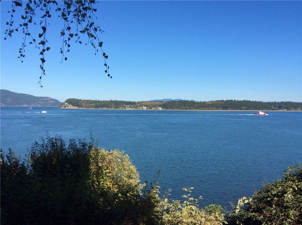 Property Photo:  2714 Oakes Ave  WA 98221 