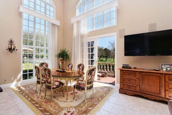 Property Photo: 7489 Avenida De Palais CA 92009