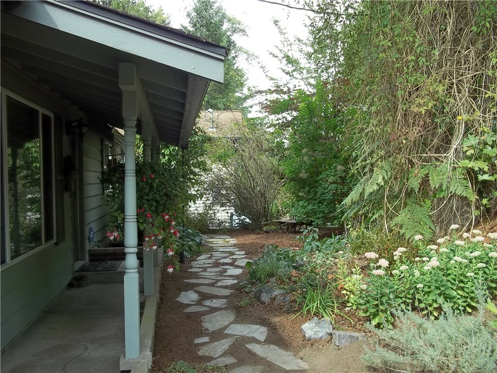 Property Photo:  2820 107th Ave NE  WA 98258 