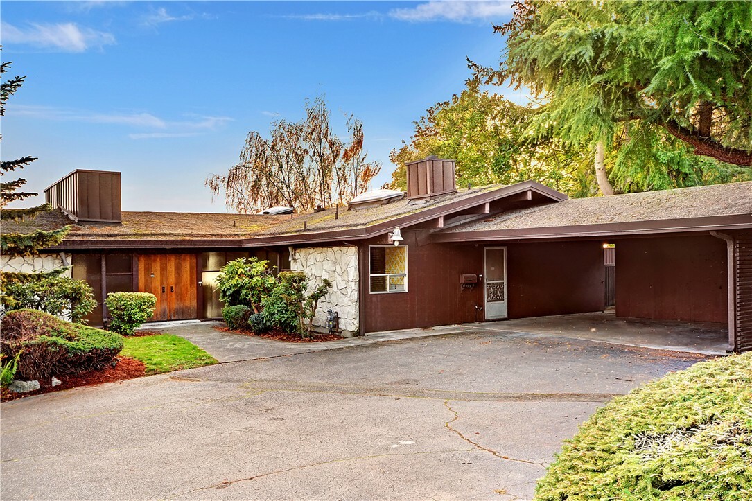 Property Photo: 6227 52nd Ave S WA 98118