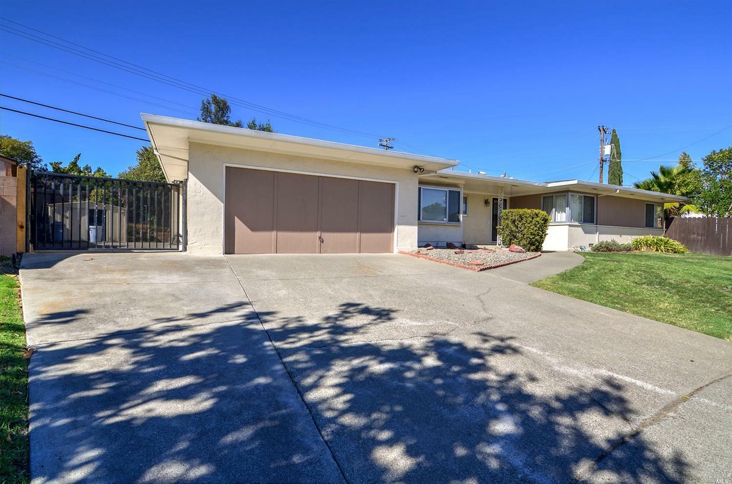 Property Photo:  1913 Sherwood Court  CA 94533 