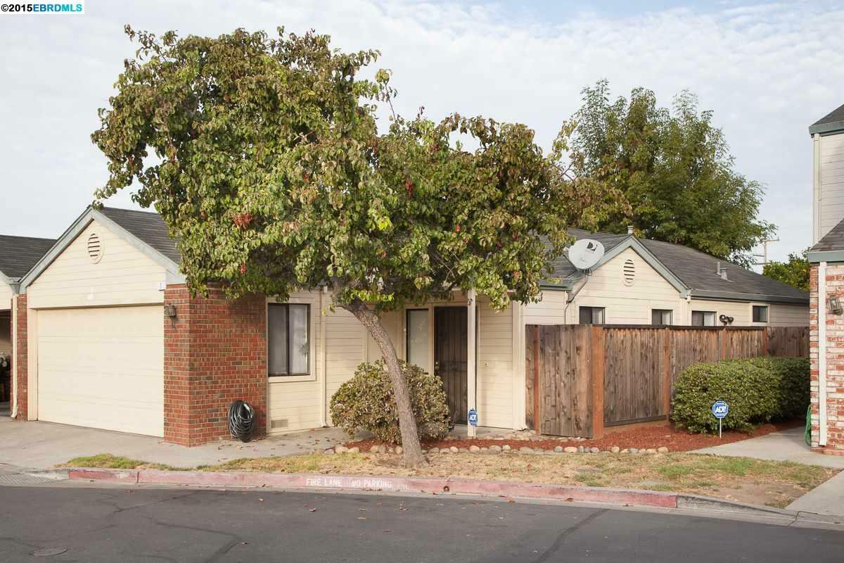Property Photo: 7 Town Square Pl CA 94603