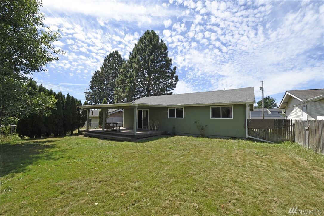 Property Photo: 2410 Woburn Street WA 98229