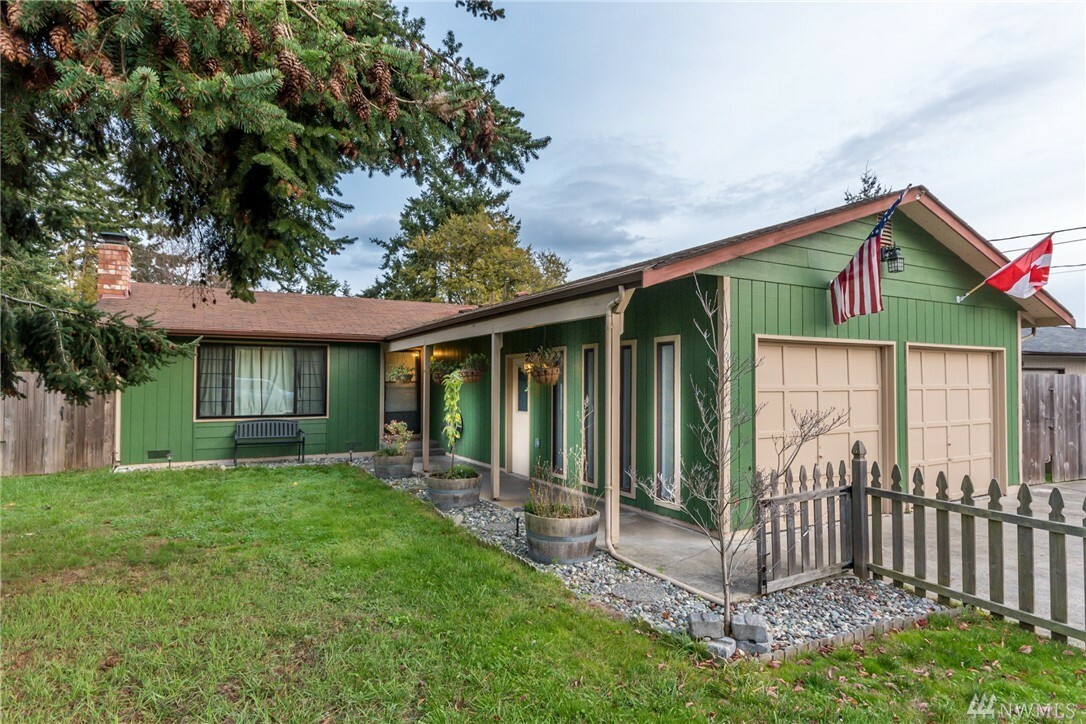 Property Photo:  726 SW Heller St  WA 98277 