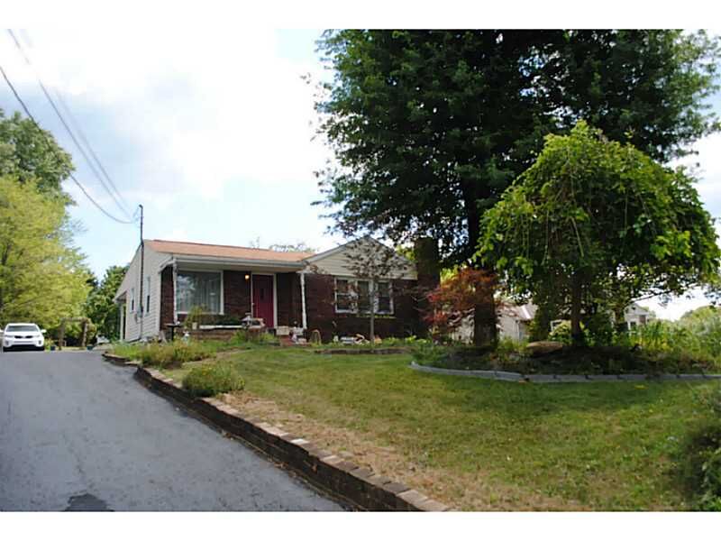 Property Photo:  105 Oak Manor Dr   15065 