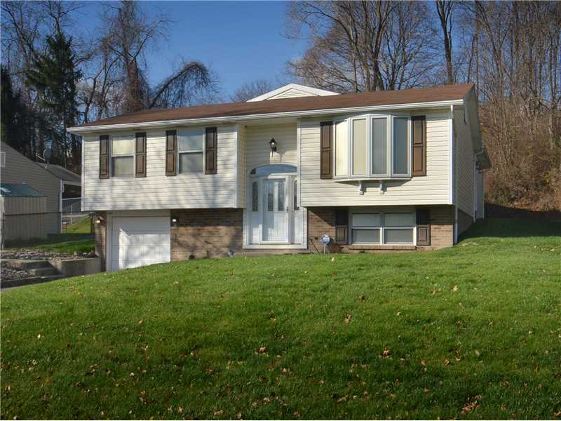 Property Photo: 1842 Ivanhoe Drive PA 15642